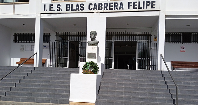 El alumnado de secundaria conmemora el regreso del científico Blas Cabrera Felipe del exilio